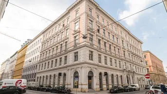 Expose GONZAGAGASSE, BÖRSE-NÄHE, klimatisierte 139 m2 Altbau, 3 Zimmer, Komplettküche, 2 Bäder, Parketten, 4. Liftstock, U2/U4-Nähe