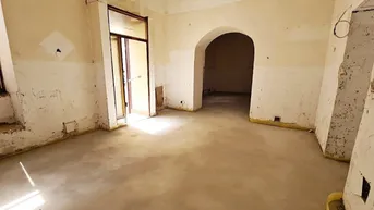 Expose GROSSE MOHRENGASSE, straßenseitiges 77 m2 Geschäftslokal, 3 Zimmer, Nebenräume, Edelrohbau
