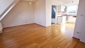 Expose SPECKBACHERGASSE, 53 m2 Dachgeschoß mit 12 m2 Terrasse, 2 Zimmer, Komplettküche, Wannenbad, Parketten, Fernblick