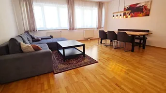 Expose INNSTRASSE, UNBEFRISTET, 88 m2 Altbau, 3 Zimmer, Komplettküche, 2er-WG-geeignet, Wannenbad, Parketten, gefördert