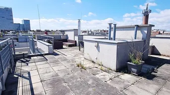 Expose VIKTORGASSE, FERNBLICK, 84 m2 Dachgeschoß mit 30 m2 Terrasse, 2 Zimmer, Wohnküche, 2 Bäder, Parketten, U1-Nähe