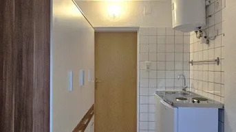 Expose DACHGESCHOSSWOHNUNG - IDEAL FÜR STUDENTEN ODER PENDLER