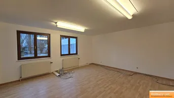 Expose 3 ZIMMERWOHNUNG MIT VERGLASTER LOGGIA, AUF WUNSCH MIT GARAGENPLATZ