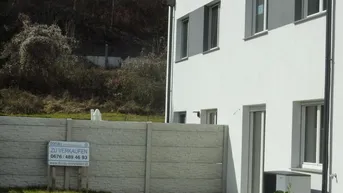 Expose Linz-Süd: NEUER PREIS! Bezugsfertig! Mittelreihenhaus, 4 Zimmer, ca. 100m² Wohnfläche, pflegeleichter Garten, inkl. Carportabstellplatz.