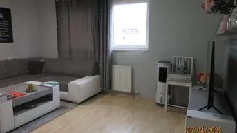 Expose Makartstraße 8,3: Single/Paar: Schöne DG-Wohnung, 2 Zimmer, 42.06m2 WNFL und ausgebautem Spitzboden mit 35,44m2,3.Stock, Parkplätze!