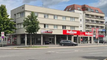 Expose Attraktives Geschäftslokal in zentraler Lage von Steyr mit 4 großen Schaufenstern und Parkplätze! 123 m² NFL!