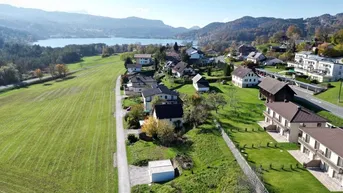 Expose Neubau-Erstbezug: Doppelhaushälften in Naturlage mit Südblick