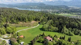 Expose Großzügiges Grundstück mit kleinem Holzhaus