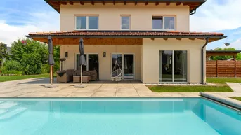 Expose Wohnhaus mit Pool in ruhiger Lage
