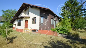 Expose Großes Eckgrundstück mit renovierungsbedürftigem Haus!
