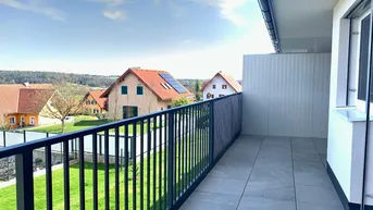 Expose Traumhaft schöne Neubauwohnung - großer Balkon mit Panoramablick - Carport - sehr geringe BK/ HK