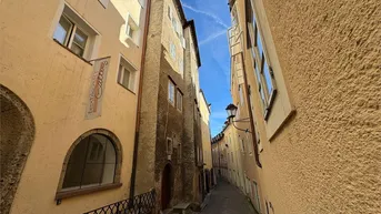 Expose Rarität! 3 Zimmerwohnung in einem charmanten Altstadthaus mitten in der Steingasse Salzburg Stadt