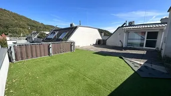 Expose Moderne Dachgeschoßmaisonette mit Stellplatz und Fernblick