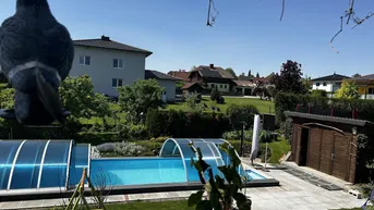 Expose Grundstück mit Pool und Carport