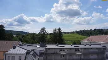Expose Top Preis-Leistung: Lichtdurchflutete Balkonwohnung mit Grünblick, Garagenplatz und Klimaanlage