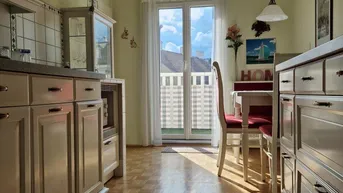 Expose NEUER PREIS - Charmante und helle Balkonwohnung mit Ausblick - AUGARTEN