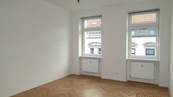 Expose GARCONNIERE mit WOHNKÜCHE und BALKON!