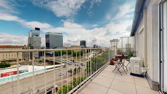 Expose Dachgeschoßwohnung mit Terrasse und traumhaftem Fernblick - Klimaanlage! City Apartment with a View - Air conditioning!