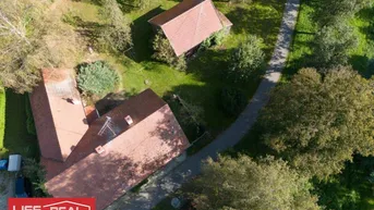 Expose Charmantes, ehemaliges Bauernsacherl mit Nebengebäuden - Dorfgebietwidmung, großzügigem Baugrundstück und Grünland