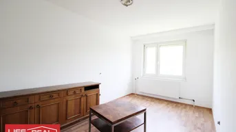 Expose Großzügige 4-Zimmer-Wohnung mit Loggia und Stellplatz – Potenzial zur Sanierung vorhanden