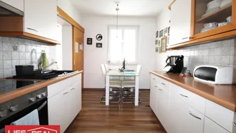Expose Sanierte, gepflegte 3-Zimmer-Wohnung mit Loggia in generalüberholten Mehrparteienhaus