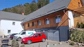 Expose Teilrenoviertes Mehrparteienhaus mit 4 Wohnungen und 4 Garagen in Leoben zu kaufen !