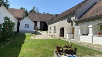 Expose Arkaden-Streckhof mit extra Gästehäuschen und Nebengebäuden