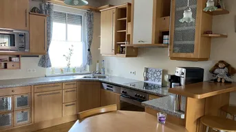 Expose Helle, sehr schöne Wohnung mit Loggia und Tiefgaragenplatz