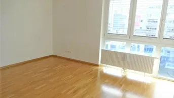 Expose sonnige Innenhoflage mit West-Loggia, NEUE DAN KÜCHE, 1Min zur U3, 5. Liftstock