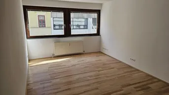 Expose Einzugsbereite Wohnung mit ruhigem hofseitigen Schlafzimmer nähe Bennoplatz, freundliche offene Wohnküche