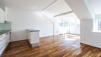Expose Moderne Großgarçonnière mit Balkon