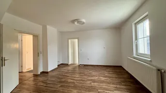 Expose Dachgeschoss trifft Design – wohnen im Herzen von Pettenbach.