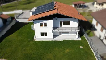 Expose Ein Haus, zwei Welten – Raum für Familie, Freiheit und Möglichkeiten