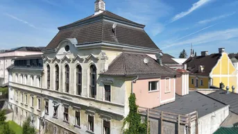 Expose Ihr Geschäft über den Dächern von Lambach – mit Geschichte und Aussicht