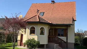 Expose Gemütliches Einfamilienhaus mit blickgeschütztem, großen Garten