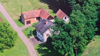 Expose Älteres Wohnhaus in leicht erhöhter, ländlicher Ruhelage am Waldesrand mit weitläufiger Nachbarschaft