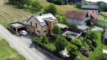 Expose Tolles Einfamilienhaus mit integrierter Garage und südseitigem Flachdachturm in ruhiger Grünlage.