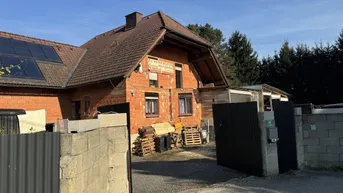 Expose Zwei-Familienwohnhaus mit bezugsfertigem Erdgeschoß mit Garten, Balkon, Terrasse, 2 Garagen, Altbaumbestand