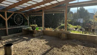 Expose Zwei-Familienwohnhaus mit bezugsfertigem Erdgeschoß mit Garten, Balkon, Terrasse, 2 Garagen, Altbaumbestand