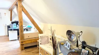 Expose Geräumiges Bauernhaus mit angebautem Nebengebäude samt Hütte und Abstellraum