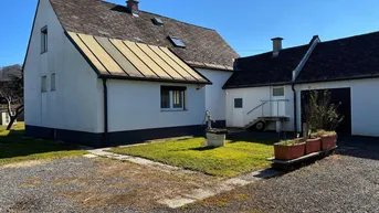 Expose Saniertes 135m² Familienhaus mit überdachter Terrasse, Nebengebäude und Carport am ruhigen Stadtrand