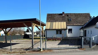 Expose Saniertes 135m² Familienhaus mit überdachter Terrasse, Nebengebäude und Carport am ruhigen Stadtrand