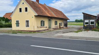 Expose Altes baufälliges Bauernhaus mit freistehendem Büro- Baucontainer im Bauland in guter Lage!