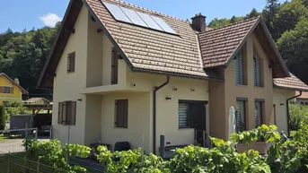 Expose Attraktives drei Giebelhaus mit Luftgalerie in ruhiger Grünlage an einer Sackgasse