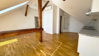 Expose Helle Altbauwohnung mit Liftzugang und stilvollen Holzböden in Leibnitz