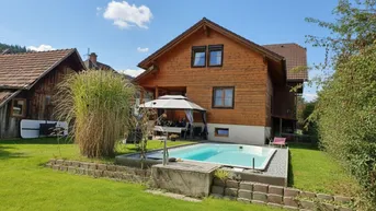 Expose Großzügiges Wohnhaus mit 7 Zimmern und Pool in Sankt Barbara