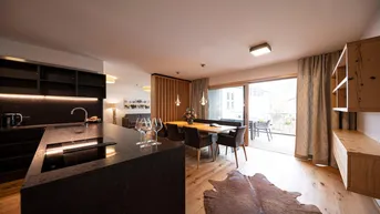 Expose Luxus Penthouse mit 5 Zimmer mit über 188m2 Wohnfläche und Loggia sowie beheiztem Aussenpool in Zell am See!