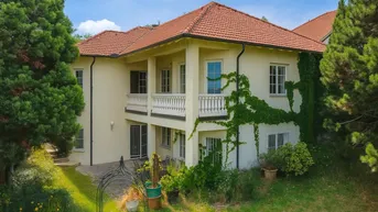 Expose  Charmante Villa am Ölberg mit Blick auf das Stift Klosterneuburg &amp; ca. 1450m2 großem Garten