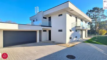 Expose  Exklusive Premium-Villa (BJ 2022) mit Lift, SPA &amp; Pool ✨