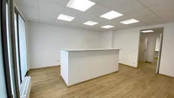 Expose Büro nahe der Friedensbrücke!
